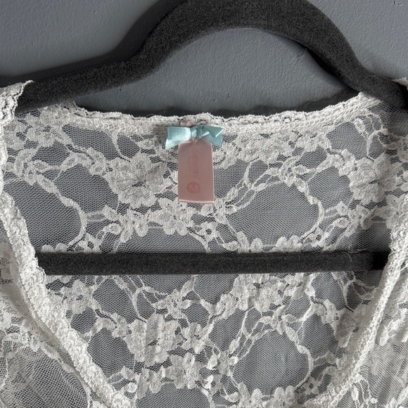 White Lace Short Sleeve Top - Picture 2 of 4